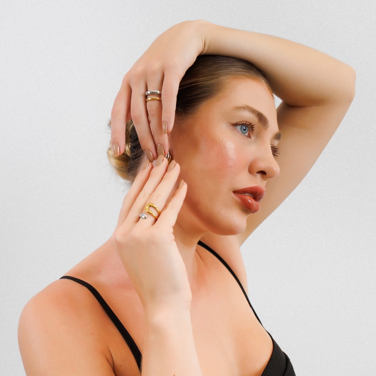 Anel Wave Ajustável com Mix de Banhos Dourado e Prata