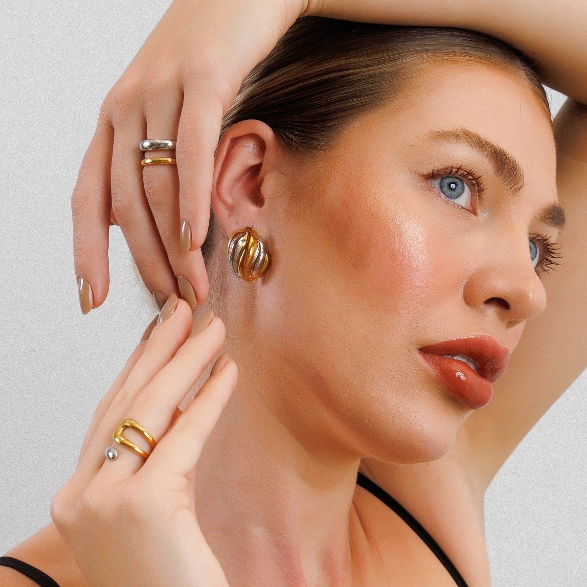 Brinco Twist Essence com Mix de Banhos Dourado e Prata