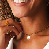 Colar Letra Inicial Clip Chain Banhado em Ouro 18K